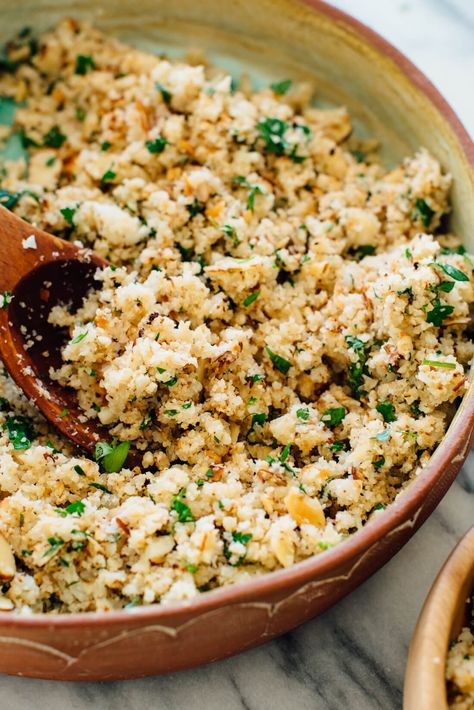 Mediterranean Cauliflower Rice Riced Cauliflower Recipes, Mediterranean Cauliflower, Light Side Dishes, Cauliflower Rice Recipe, Mediterranean Flavors, Raw Cauliflower, Riced Cauliflower, Frozen Cauliflower Rice, Cauliflower Rice Recipes