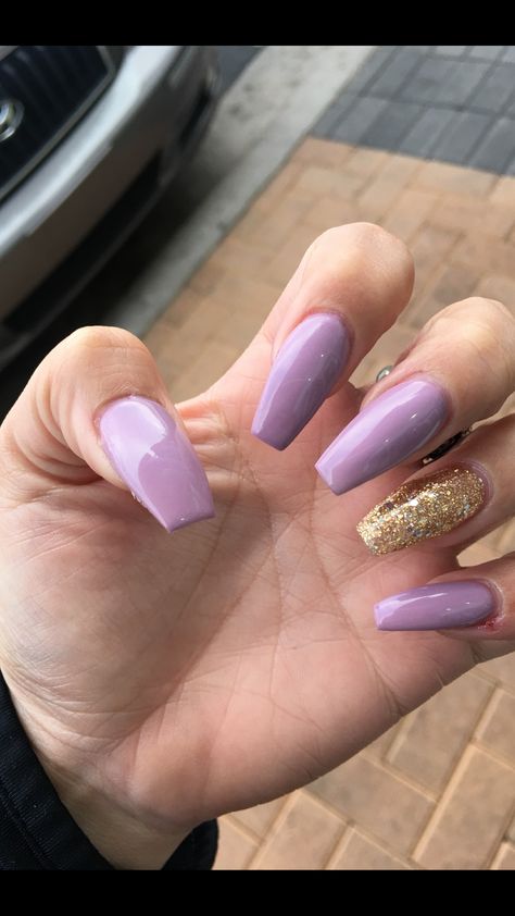 Light Purple And Gold Nails, Lilac And Gold Nails, Lavender And Gold Nails, Purple And Gold Nails Designs, Purple Gold Nails, Purple And Gold Nails, Gold Gel Nails, Bday Nails, Dip Nail