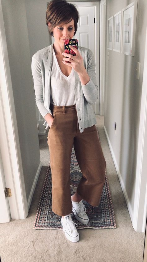 How to Style: Everlane Wide-Leg Cropped Pants | A Lovely Living Wide Leg Pants Teacher Outfit, Wide Leg Pants Fall Outfit, Crop Wide Leg Pants Outfit, Wide Leg Crop Pants Outfit, Wide Leg Cropped Pants Outfit, Wide Leg Pant Outfit, Cropped Pants Outfit, Cropped Jeans Outfit, Cropped Outfits