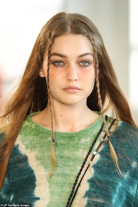 Gigi Hadid Makeup, Gigi Hadid Hair, Hair Colour For Green Eyes, Gigi Hadid Looks, Gigi Hadid Style, Vogue France, Hadid Style, Model Inspo, Img Models