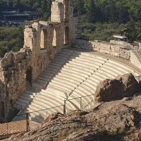 Ancient Greece Museum, Classics Aesthetics Greek, Ancient World Aesthetic, Classical Civilisation Aesthetic, Greek Theatre Aesthetic, Greek Mythology Places, Ancient Greek Landscape, Themyscira Aesthetic, Ancient Greece Landscape