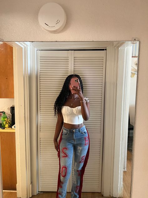 Senior Pants Black Woman, Jeans For Senior Year, Back To School Senior Outfits, Painted Graduation Pants, Graduation Pants Ideas, Senior Pants 2024, Custom Graduation Pants, Senior Class Gear, Senior Picture Day Outfit Highschool