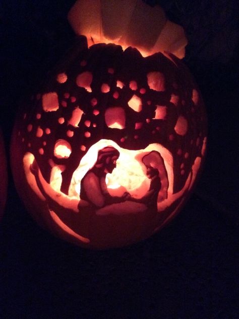 Tangled pumpkin carving!! ✨ And at last I see the light ✨ Pumpkin Carving Ideas Easy Disney, Tangled Pumpkin Carving Ideas, Tangled Pumpkin, Rapunzel Pumpkin Carving, Cute Pumpkin Carving Ideas For Couples, Tangled Rapunzel Pumpkin Carving, Tangled Pumpkin Carving Template, Book Pumpkin Carving, Pumpkin Carving Ideas Tangled