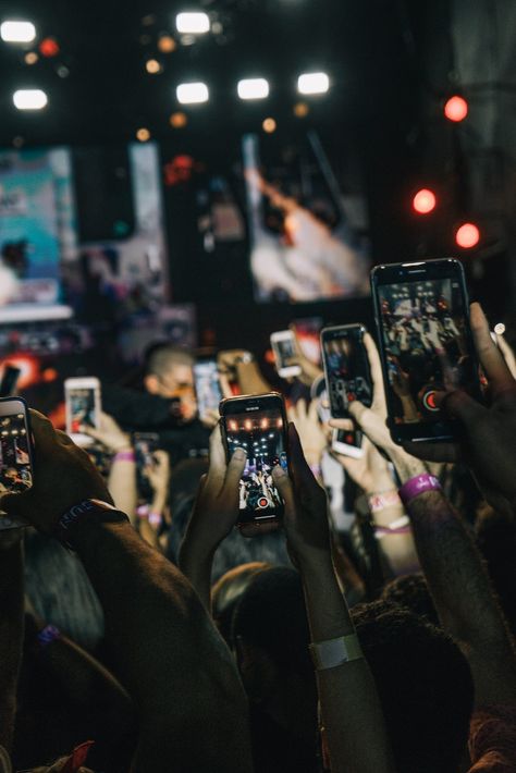 Influencer Marketing 2.0: The Evolution of Influencer Strategies for Authentic Brand Collaborations E Business, Generation Z, Focus Photography, Learning Photography, Event Marketing, Influencer Marketing, Instagram Video, Social Media Platforms, Stock Market