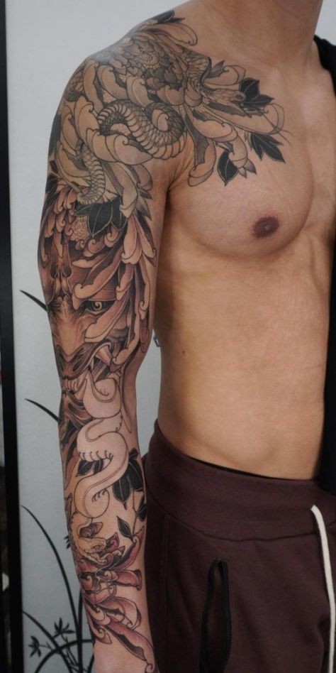 Jungle Shoulder Tattoo, Traditional Japanese Shoulder Tattoo, Floral Men’s Sleeve Tattoo, Solar Punk Tattoo, Full Back Tattoos For Men Japanese, Bicep Sleeve Tattoo Men, Japanese Shoulder Tattoo, Asian Sleeve Tattoo, Inner Leg Tattoo