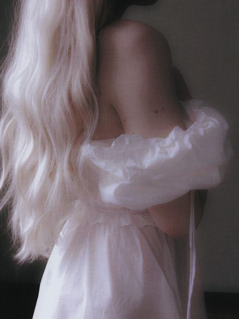 White Hair Fairy Aesthetic, White Dress Aesthetic, Flowers In The Attic, Angel Aesthetic, Dress Aesthetic, Princess Aesthetic, Book Inspiration, Character Aesthetic, White Aesthetic