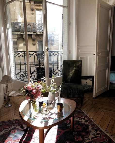 French Home Decor Parisian Apartment, French Style Interior Design, Parisian Living Room, Parisian Apartment Decor, French Style Interior, Parisian Decor, Parisian Interior, French Interior Design, French Apartment