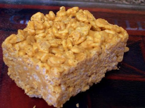 Butterscotch Rice Krispie Treats.from Food.com I'd top it with some melted chocolate chips! Butterscotch Rice Krispie Treats, Peanut Butter Rice Krispie Treats, Peanut Butter Rice Krispies, Rice Cereal Treats, Krispie Treats Recipe, Marshmallow Treats, Cereal Treats, Butter Rice, Rice Crispy Treats