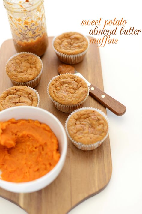 Sweet Potato Almond Butter Muffins #vegan | via minimalist baker Almond Butter Muffins, Snack Muffins, Almond Butter Snacks, Falafel Vegan, Butter Muffins, Light Breakfast, Vegan Muffins, Overnight Oat, Healthy Muffin Recipes