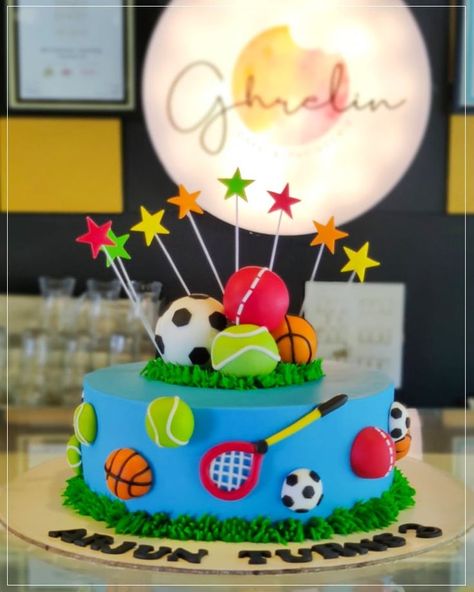 Balls Cake Birthday, Ball Theme Birthday Cake, Ball Birthday Cake, Ball Themed Cake, Ball Cakes For Boys, Ball Theme Smash Cake, Sports Birthday Cakes, Baby Boy Birthday Cake, Party Themes For Boys