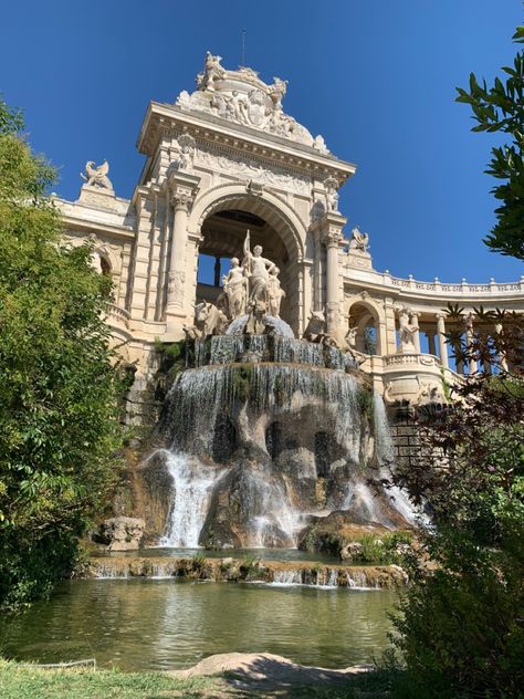 Royal Castle Exterior, Royal Fountain, Royal Architecture, Gorgeous Architecture, Castle Architecture, Castle Exterior, Castle Aesthetic, Royal Aesthetic, Baroque Architecture