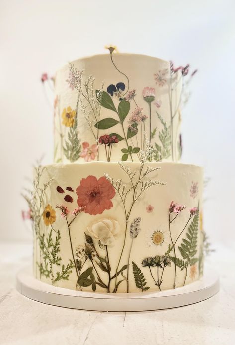 Enchanted garden cake for a bridal shower : r/cakedecorating Enchanted Garden Cake, Prosecco Wall, Garden Birthday Cake, Pictures Of Cakes, Garden Party Cakes, Fairy Garden Cake, Whimsical Baby Shower, Garden Wedding Cake, Tea Party Cake