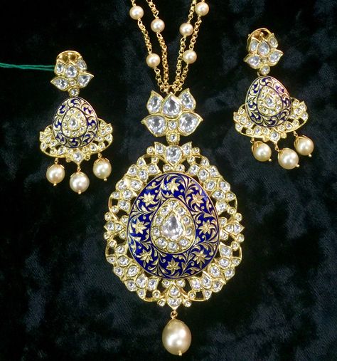 Jadatar Jewelry, Jadau Sets, Jadau Pendant, Jadau Set, Reversible Jewelry, Jaipur Jewelry, Rajputi Jewellery, Bridal Jewellery Inspiration, Perhiasan India