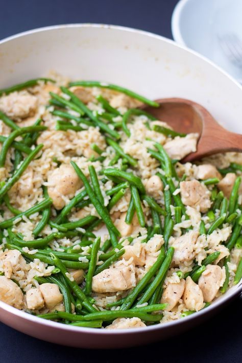 A delicious one-pot meal for Creamy Garlic Chicken and Green Bean Skillet. The perfect weeknight meal for you momma and daddies getting back into the swing of things this school season! Chicken Green Beans And Rice, Chicken Green Bean Recipes, Recipe With Chicken Broth, Green Bean Skillet, Green Bean Recipes Skillet, Chicken And Green Bean, Canned Green Bean Recipes, Good Green Bean Recipe, Skillet Green Beans