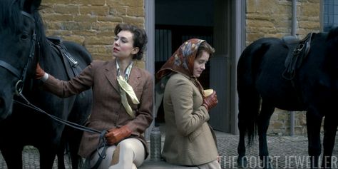 The Crown Season 2, The Crown Season, Vanessa Kirby, Queen Mum, Head Of State, Queen Dress, George Vi, Princess Margaret, Photo Op