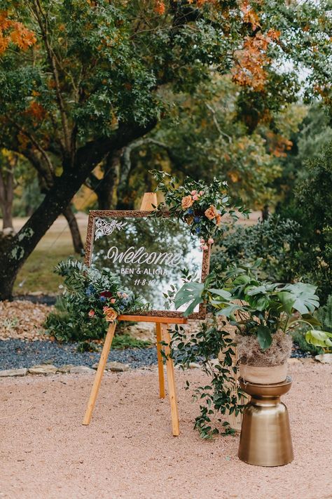 Wedding Welcome Sign Decor, Mirror Welcome Sign, Wedding Agenda, Marriage Signs, Boho Wedding Ceremony, Preparing For Marriage, Wedding Lounge, Shock And Awe, Wedding Welcome Sign