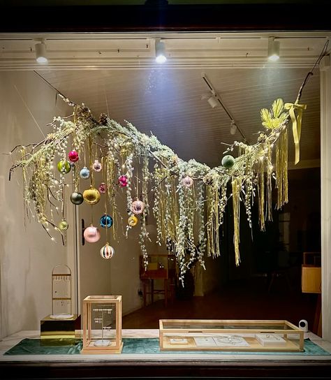 #christmasdecorationideas #showcase #jewelry #windows Jewelry Windows, Anthropologie Window Display, Window Displays, Window Display, Christmas Decoration, Jewelry Shop, Anthropologie, Christmas Decorations, Christmas