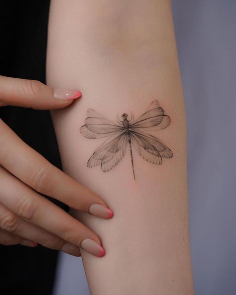 Small Dragonfly Tattoo, Animal Tattoos For Women, Dragonfly Tattoo Design, Chic Tattoo, Cute Little Tattoos, Dragonfly Tattoo, Classy Tattoos, Best Tattoo Designs, Elegant Tattoos