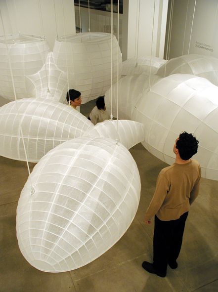 Kendall Buster creates huge sculptural works inspired by the molecular world | Pokate Huge Sculpture, Paper Installation, Design Textile, Sculpture Installation, Paper Sculpture, Paper Lanterns, Public Art, Art Plastique, Exhibition Design