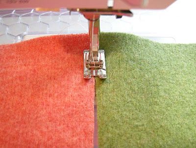 Betz White tutorial for seaming felted wool ~ Never would have thought of this! Sweater Quilt, Recycled Wool Sweater, Wool Felt Projects, Felted Wool Crafts, Recycled Sweaters, Wool Quilts, Penny Rugs, Wool Projects, Felting Tutorials