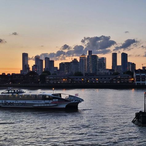 Thames River Cruise, Instagram Feed Aesthetic, River Sunset, Thames River, London Aesthetic, Boat Party, River Cruise, River Thames, Window View