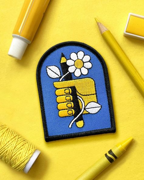 Club Kiddo on Instagram: “🌼New Patch Alert🌼⁠ ⁠ Budding Artist⁠ For the kiddo that colors your world!⁠ (...but also maybe the walls)⁠ ⁠ ⁠ ⁠ #clubkiddo #artsyalliance…” Club Illustration, Badge Illustration, Yellow Inspiration, Print Collateral, Diy Embroidery Designs, Label Tag, Badge Design, Patch Design, Diy Embroidery