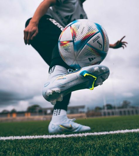 Soccer Images, Best Soccer Shoes, Soccer Backgrounds, Soccer Photography, Ball Aesthetic, Football Photography, Soccer Boots, Football Is Life, Football Ball