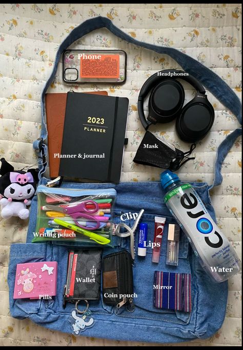 my typical what I bring in a day in my bag!! 
-headphones 
-journal and planner
-lip products
-mask
-phone
-water
-wallet Backpack Tour, Bag Tour, What's In My Backpack, Everyday Bag Essentials, School Bag Essentials, Backpack Essentials, Inside My Bag, Purse Essentials, Aesthetic Bags