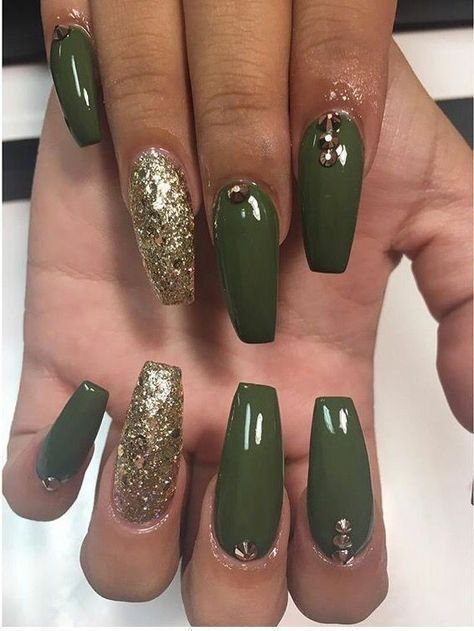 (ad) Nails Acrylic For Fall | Dip Powders | Nail Extensions | Nail Tips. Green Acrylic Nails, St Patricks Day Nails, Dark Green Nails, Green Nail Designs, Green Nail, Super Nails, Ballerina Nails, Acrylic Nails Coffin, Prom Nails