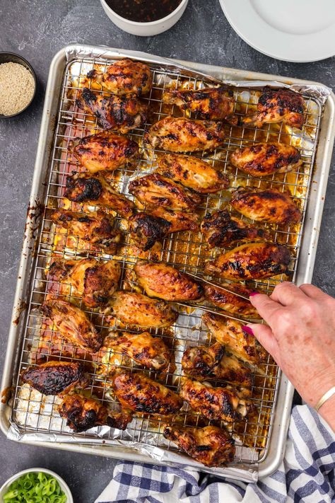 Crispy Honey Garlic Chicken Wings, Game Day Chicken Wings, Honey Garlic Wings Recipe, Honey Garlic Wings, Easy Honey Garlic Chicken, Honey Garlic Chicken Wings, Honey Garlic Chicken Thighs, Garlic Wings, Garlic Chicken Wings