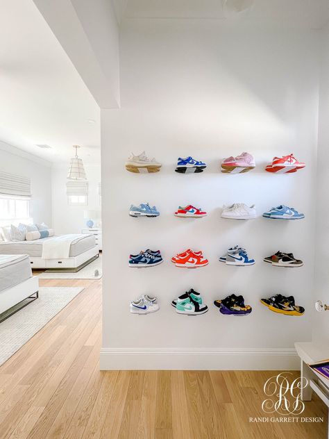 Sneaker Display Bedroom, Shoe Display Ideas Bedroom, Creative Shoe Storage, Teen Boy Bedroom Ideas, Sneaker Wall, Teen Boy Room Decor, Creative Storage Ideas, Boy Bedroom Ideas, Garage Game Rooms