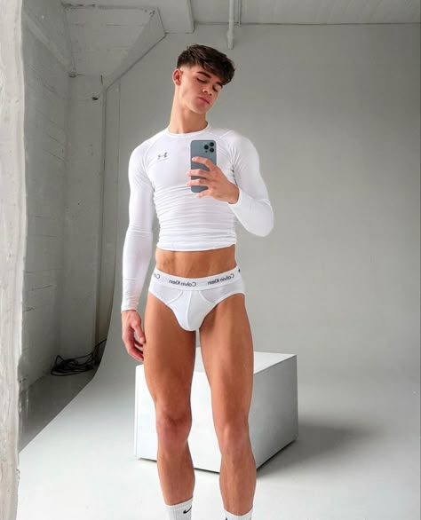 Matthew Crawford, Calvin Klein Outfits, Beautiful Guys, Model Behavior, Man Photography, Mens Casual Dress Outfits, Angel Baby, Androgynous Fashion, Fashion Inspiration Design