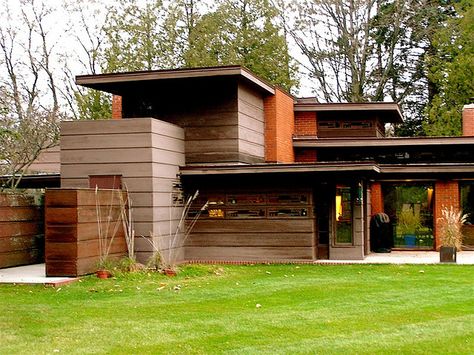 Bernard Schwartz House, 1939. Usonian Style. Two Rivers, Wisconsin. Frank Lloyd Wright Usonian Architecture, Prairie Style Architecture, Usonian Style, Frank Lloyd Wright Style, Frank Lloyd Wright Usonian, Usonian House, Frank Lloyd Wright Architecture, Frank Lloyd Wright Buildings, A Modern House