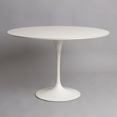 Knoll Tulip Table, Eero Saarinen Furniture, Munich Apartment, Knoll Saarinen Table, Eero Saarinen Tulip Table, Saarinen Tulip Table, Saarinen Table, Tulip Dining Table, Industrial Office Design