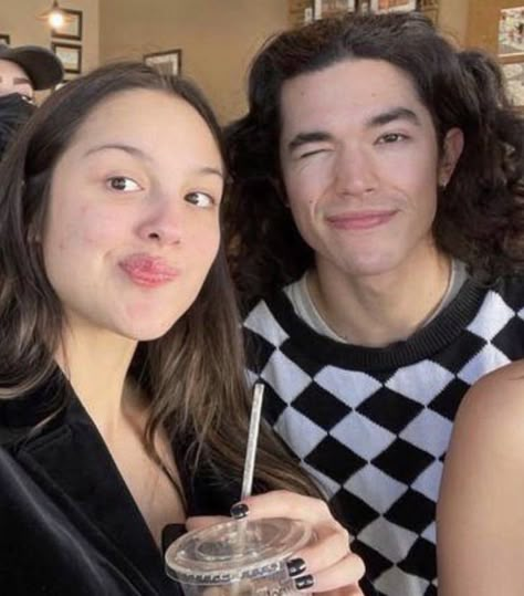 Conan Gray And Olivia Rodrigo, Olivia Rodrigo And Conan Gray, Olivia And Conan, Shopping In Nyc, Conan And Olivia, Iconic Duo, Mexican Girl, Best Duos, Best Friendship