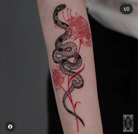 Red And Black Tattoos, Tattoo Cobra, Lillies Tattoo, Tattoo Snake, Free Hand Tattoo, Spider Lily, Snake Tattoo Design, Inspiration Tattoos, Red Ink Tattoos