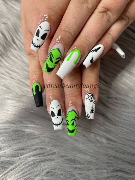 Nightmare Before Christmas Nails Halloween, Nails October Halloween, Oogie Boogie Nails Almond, Oggy Boggy Nails, Disneyland Nails Halloween, Halloween Nails Oogie Boogie, Oggie Boogie Nail Designs, Oogey Boogey Nails, Oggie Boogie Nails