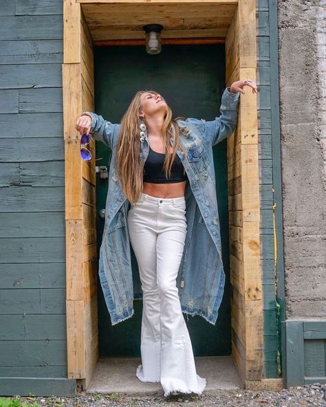 INSANITY!!!! We love this #denimondenim look @blakegivesnofucks 🙌🏽🙌🏽💋✨ awesome shot taken by @portraits_by_kyle >>> #outfitdeets 👉🏽 "Ole… White Bell Bottoms Outfit, Gal Outfits, White Bell Bottoms, Bottoms Outfit, Bell Bottom Jeans Outfit, Bell Bottoms Outfit, Airplane Outfits, White Flared Jeans, Flair Jeans