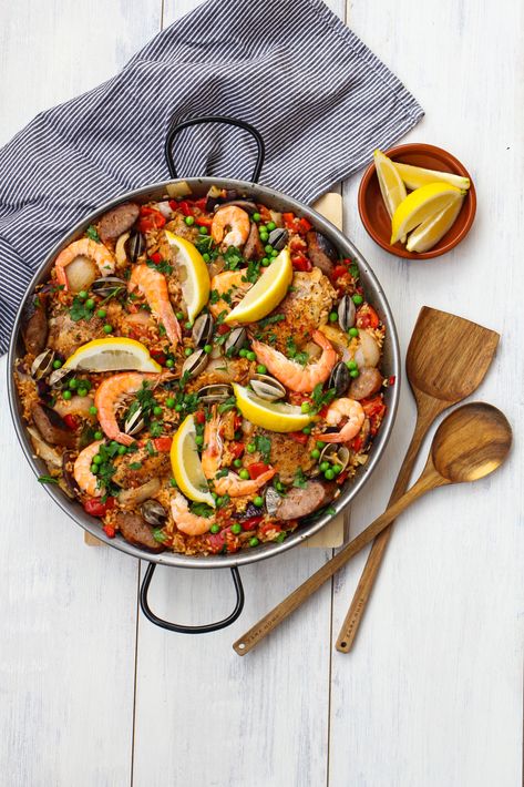 How to Make Paella Spanish Paella Recipe, Foreign Recipes, A Bountiful Kitchen, Bountiful Kitchen, Michelin Chef, Spanish Paella, Paella Valenciana, Seafood Paella, Paella Recipe