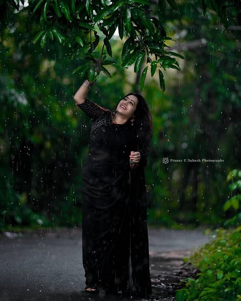 Dressed in a black saree everyone was glancing her beauty her smile  her eyes beautifully . . . Reposted🌸🌸🌸 . . .… Black Saree Photoshoot Poses, Black Saree Photoshoot, Girly Pose, Rain Shoot, Saree Ceremony, Rainy Day Photography, Girl In Rain, Window Shadow, Kerala Wedding Photography