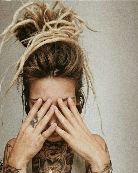 Stile Hippie Chic, Dreadlocks Girl, Blonde Dreads, Natural Dreads, Dreads Girl, Beautiful Dreadlocks, Hippie Hair, Dreads Styles, Dread Hairstyles