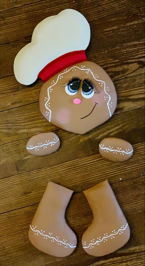 Handmade gingerbread wreath attachment Gingerbread Wreath Attachment, Fake Baking, Gingerbread Man Template, Gingerbread Cards, Gingerbread Wreath, Christmas Party Photo, Trending Crafts, Christmas Lollipops, Gingerbread Diy