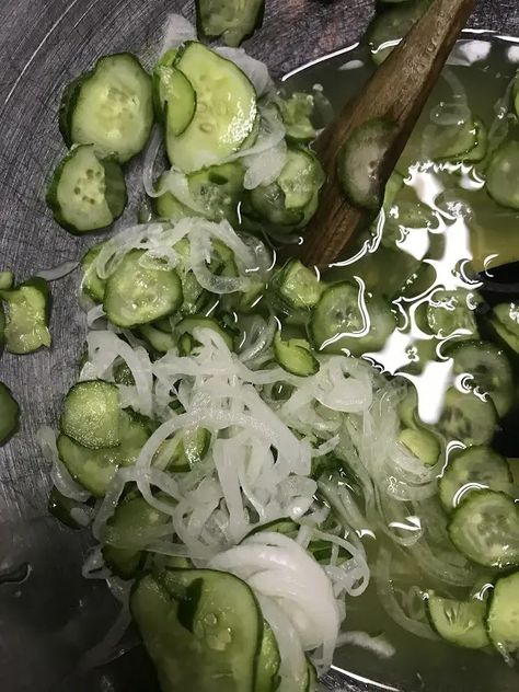 Freezing Cucumbers, Marinated Cucumbers, Cucumbers And Onions, Just A Pinch Recipes, Onion Salad, Cucumber Recipes, Cucumber Tomato, Just A Pinch, Onion Recipes