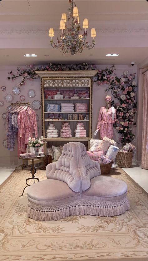 Ariana Danielson Home, Barbiecore Bedroom, Aesthetic Royal, Luxury Home Interior, First Apartment Decorating, Home Decor Aesthetic, Love Shack Fancy, Pink Stuff, Future Apartment Decor