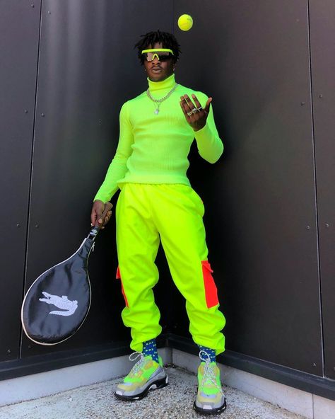 Let’s play 1 on 1 🎾 Highsnobiety Fashion, Sports Wear Fashion, Look Festival, Aesthetic Outfits Men, Neon Outfits, Fashion Boy, Costume Inspo, Evolution Of Fashion, Play 1