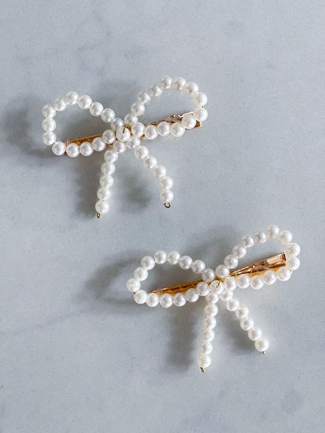 Courtney Cahoon White Pearl Hair Accessories, Pearl Bow Hair Clips, Pearl Accessories Hair, Pearl Hair Accessories Wedding, Diy Hair Accessories Beads, Formal Hair Clips, Pearl Hair Clip Wedding, Pearl Hair Bow, Bow With Pearls