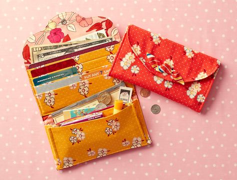 Be prepared for the loved ones on your holiday list with this gift guide which includes many handmade gift ideas some of which would make great stocking stuffers. Diy Sac Pochette, Wallet Sewing Pattern, Sew Wallet, Sewing Pattern Shop, Fabric Wallet, Bag Sewing, Sewing Purses, Diy Quilt, Wallet Pattern