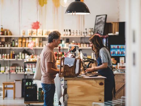 Customer Photography, Ritz Carlton Hotel, Starbucks Barista, Customer Service Experience, Create Brand, Employee Retention, Employee Training, Photo Composition, New Employee