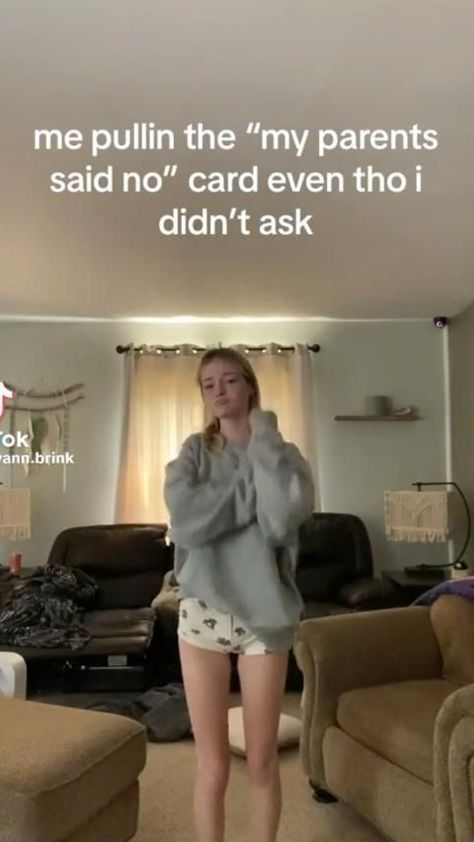 #relatable me when I don't wanna hang out😭😭 Best Friend Relatable, Relatable Girl Things, Tik Tok Videos Relatable, Funny Relatable Tiktoks, Relatable Friends, Relatable Girl, Relatable Videos, Relatable Tiktoks, Relatable Things