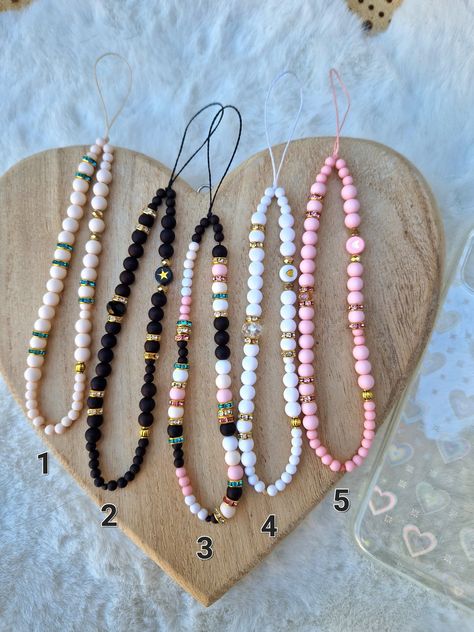 Beaded Cell Phone Strap Necklace, Cute Phone Charms, Beaded Phone Strap, Beads Tutorial, Aesthetic Jewellery, Gold Phone, Strap Phone, Pola Gelang, Bead Charms Diy